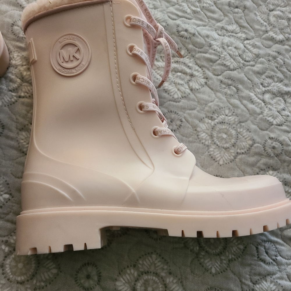 Michael Kors Light Pink Winter Boots - Picture 3 of 13